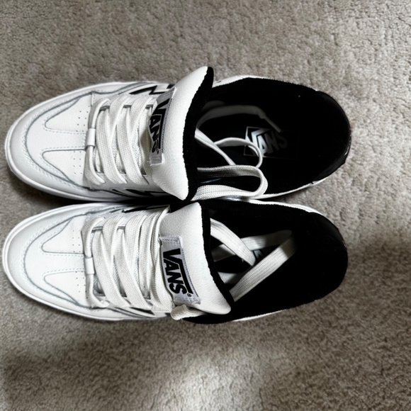 Vans Upland Sneaker - Men's 9.5M - White and Black - Picture 3 of 5